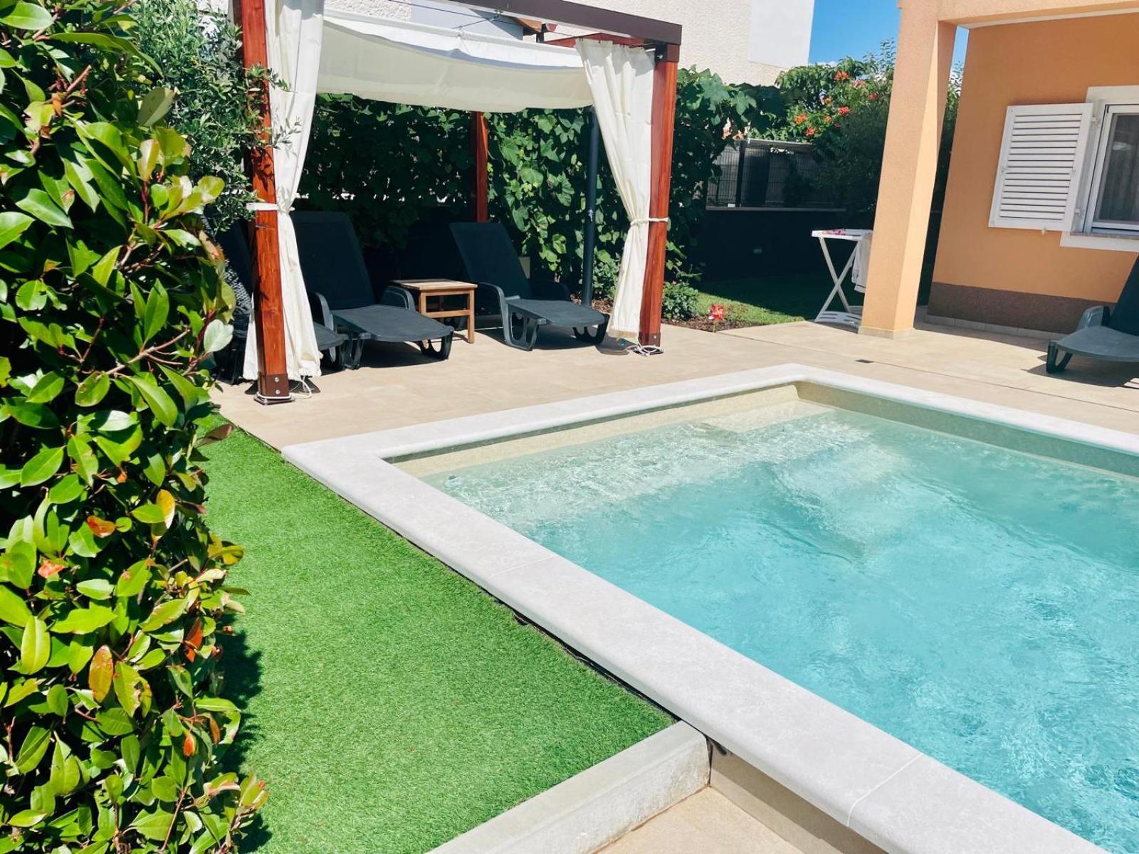 Boutique Apartment With Private Pool For Your Exclusive Use Novigrad  Exterior photo
